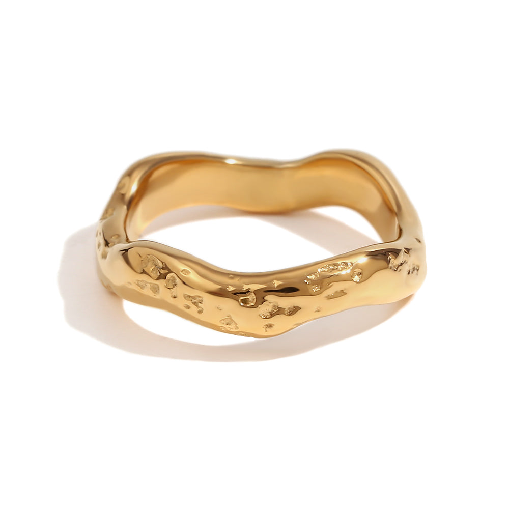 Close up of Mila Online Shop Cristy Ring in gold with organic wave shape, bold chunky ring styled as a modern statement piece with stackable rings.