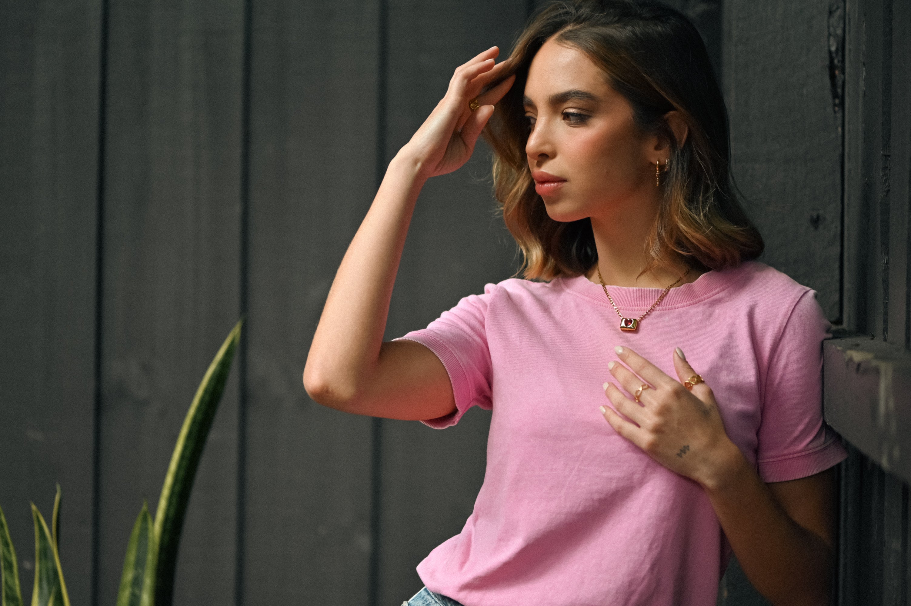 Close up of the Red Heart Necklace in gold by Mila Online Shop – a romantic gold necklace with adjustable fit, designed to elevate any outfit.